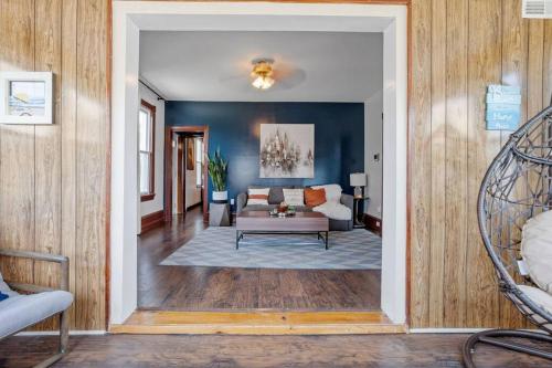 a living room with blue walls and a couch at 5 bedrooms AC Designer Island Paradise Getaway in Atlantic City