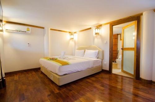 Postel nebo postele na pokoji v ubytování Phi Phi The Beach Resort
