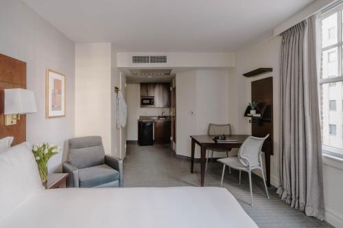 Club Quarters Hotel Downtown, Houston Image