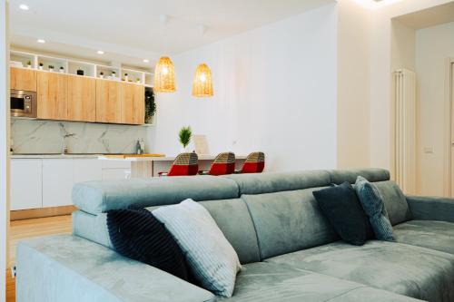 a living room with a couch and a kitchen at Luxury Apartment near Naples, Parking, 2 bath in Frattamaggiore