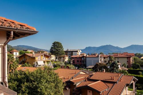 a city with houses and mountains in the background at La Torretta "I Gabbiani" sul Lago Maggiore in Maccagno Inferiore
