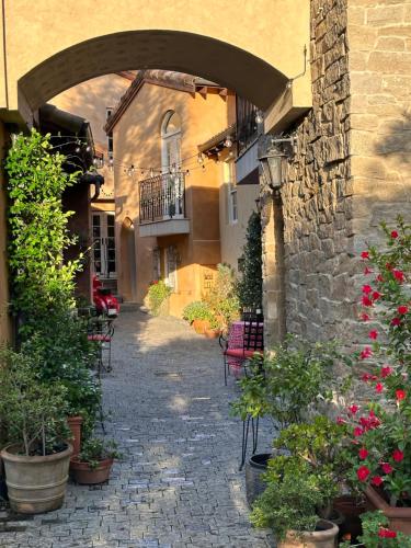 a stone alley with chairs and flowers in a building at Guestlands Italia B&B in Arcadia