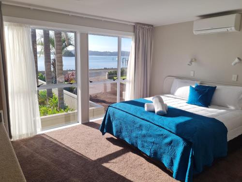 Postel nebo postele na pokoji v ubytování Kingsgate Hotel Autolodge Paihia