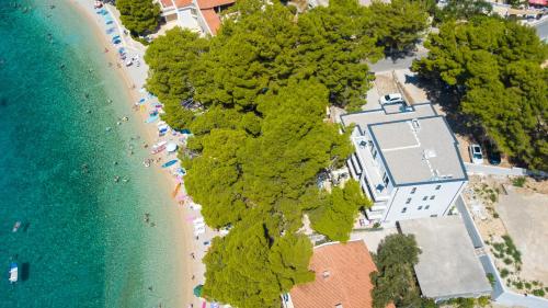 Family friendly seaside apartments Brela, Makarska - 6007