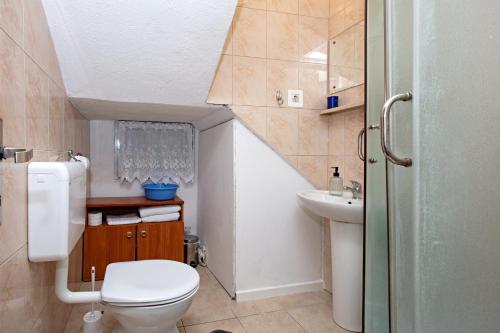Apartments with parking space Rogoznica - 22143