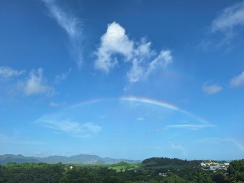 a blue sky with a rainbow in the sky at La plus belle vue de Ducos ! in Ducos