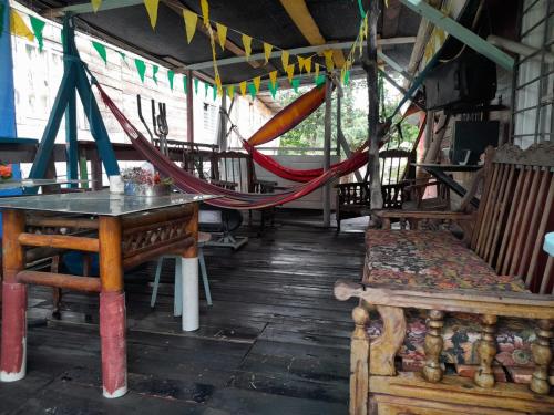 Un restaurante u otro lugar para comer en Hostal Cafe Axel