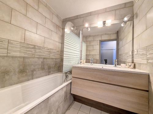 Appartement rénové 3 pièces avec WIFI au centre de la station - FR-1-344-1083