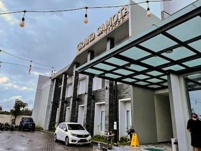 a white car parked in front of a building at Grand Samota Hotel in Sumbawa Besar