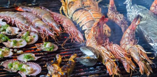 Makanan di atau berdekatan rumah percutian