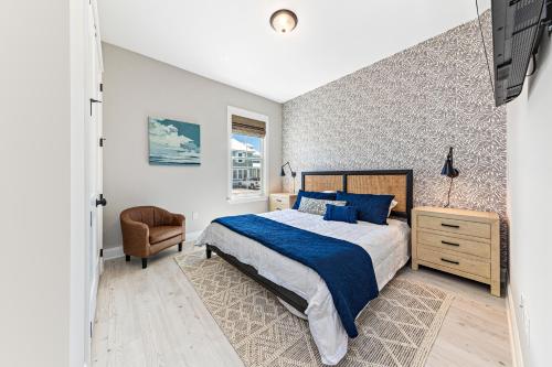 Postel nebo postele na pokoji v ubytování Whiskey Sands - Luxury by Gulf State Park, Great Views, Walk to Beach and Restaurants, Beautiful Pool, Fenced Yard!