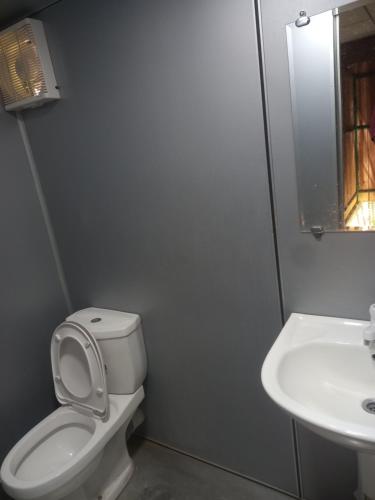 Koupelna v ubytování bamboo eco cabana