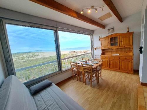 Photo de la galerie de l'établissement Charmant Studio Mezzanine 4 pers, Animaux ok, Parking Privé - FR-1-326-832, à Marseillan