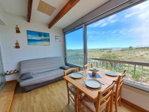 Photo de la galerie de l'établissement Charmant Studio Mezzanine 4 pers, Animaux ok, Parking Privé - FR-1-326-832, à Marseillan