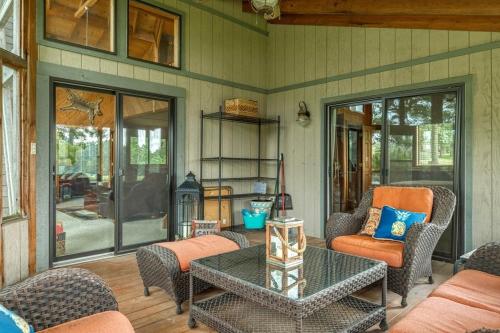 Χώρος καθιστικού στο Grendel Grove Getaway