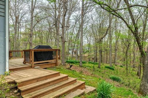 Κήπος έξω από το Innsbrook Woodland View Home