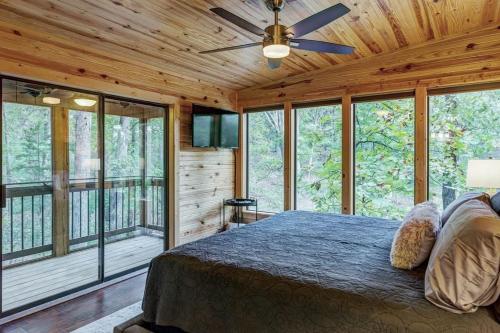 a bedroom with a bed and a ceiling fan at Waterside Cottage with Hot Tub in Innsbrook