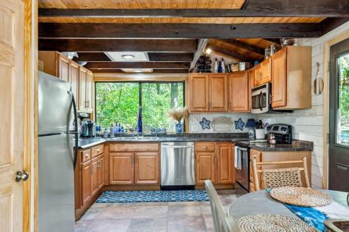 Kuchyň nebo kuchyňský kout v ubytování Aspen Lake Point Home