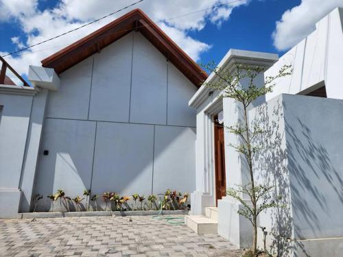 Το κτήριο όπου στεγάζεται  η βίλα