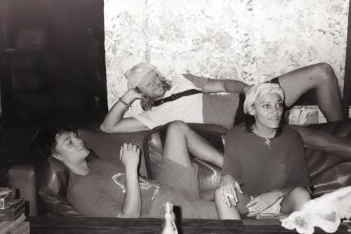 two women and a man sitting on a couch at MoovInn Garden Guesthouse in Koh Tao