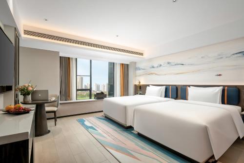 Katil atau katil-katil dalam bilik di Mehood Lestie Hotel Maoming High-speed Railway