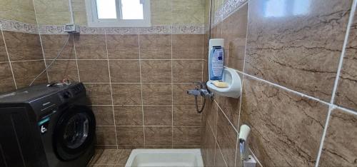 Bany a Omar's apartment