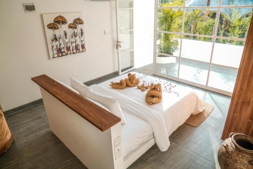 Postel nebo postele na pokoji v ubytování Mantra Wellness Center