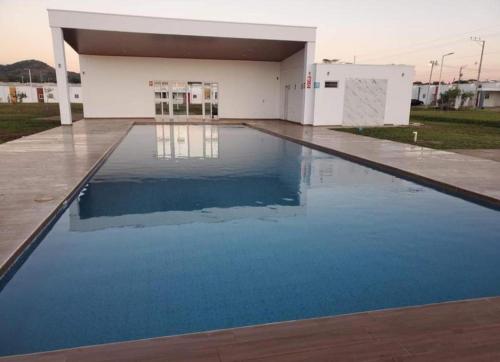 Bazén v ubytování Apartamento Familiar nebo v jeho okolí