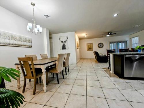 Dapur atau dapur kecil di Tropical Desert Oasis Phoenix