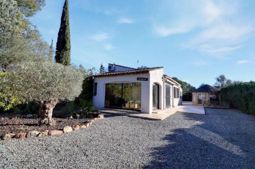 Maison avec piscine et cottage