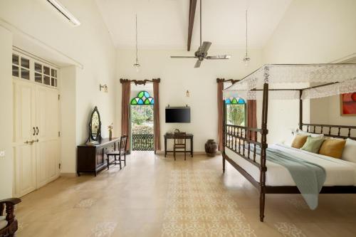 Postel nebo postele na pokoji v ubytování Silva Heritage Resort Goa