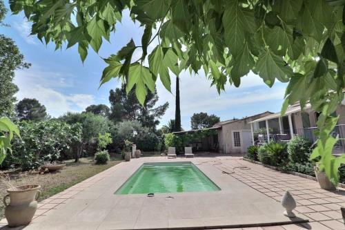 Villa JPS avec piscine, au calme