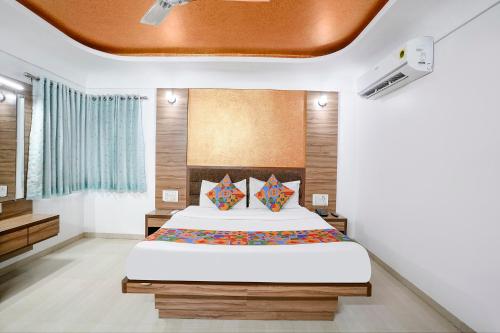 FabHotel Ratna Palaceにあるベッド