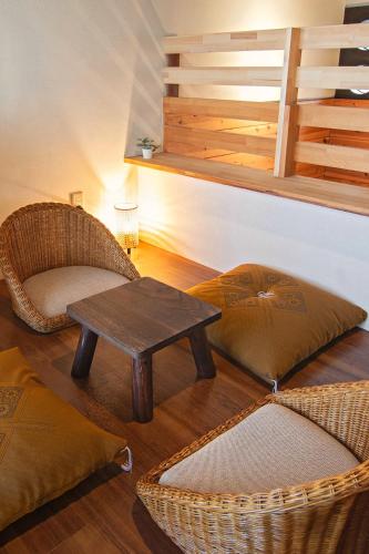 a living room with wicker chairs and a table at 旅タイム 住吉晴空 - 住吉大社周辺 in Osaka