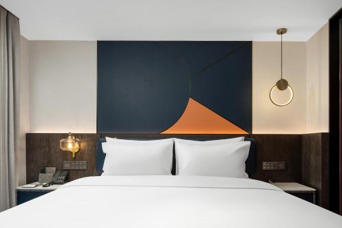 Katil atau katil-katil dalam bilik di Mehood Lestie Hotel Maoming High-speed Railway