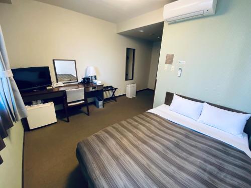 Postel nebo postele na pokoji v ubytování Hotel Route-Inn Kamisuwa