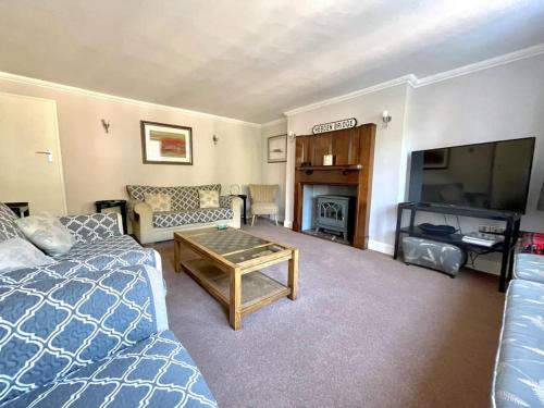 Μια τηλεόραση ή/και κέντρο ψυχαγωγίας στο Luxury Hebden Bridge apartment with river views