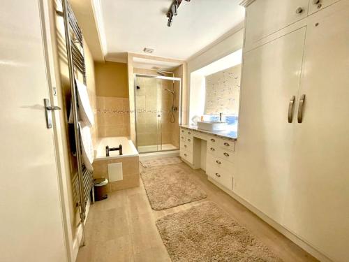 Η κουζίνα ή μικρή κουζίνα στο Luxury Hebden Bridge apartment with river views