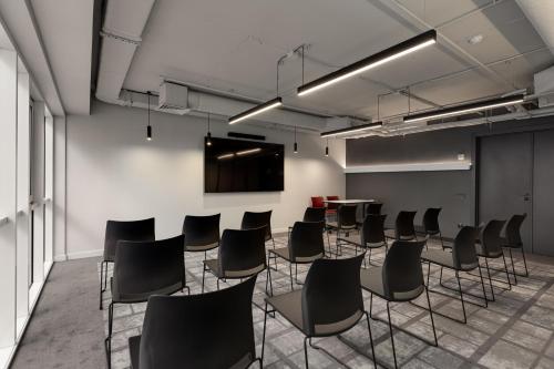 ibis Kyiv Beresteiskaにあるビジネスエリアまたは会議室