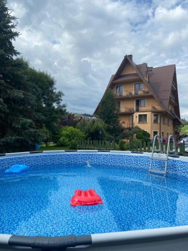 Bazén v ubytování Wypoczynek u komperdow Jacuzzi&Basen ogrodowy nebo v jeho okolí