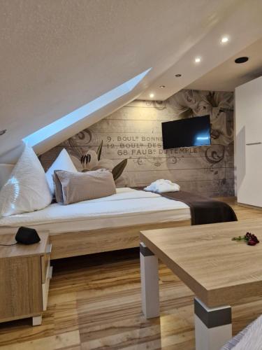 Postel nebo postele na pokoji v ubytování Apartmenthaus Wertheim