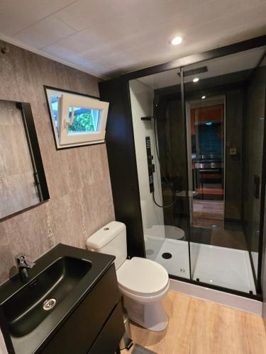 Koupelna v ubytování Tiny Lodge met prive Jacuzzi