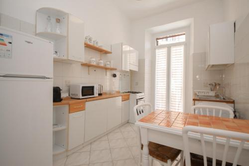 Rome Flat 42 by Ghor