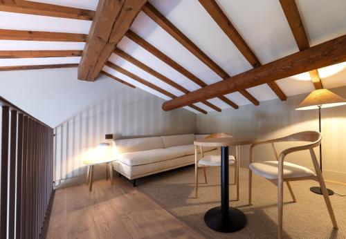 a living room with a couch and a table at Colle Alberti Country House in Cerreto Guidi