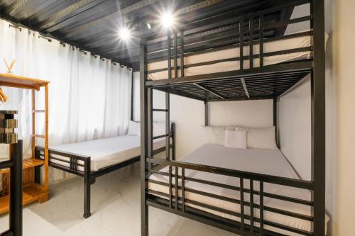 Ένα ή περισσότερα κρεβάτια σε δωμάτιο στο Breathe Cabin