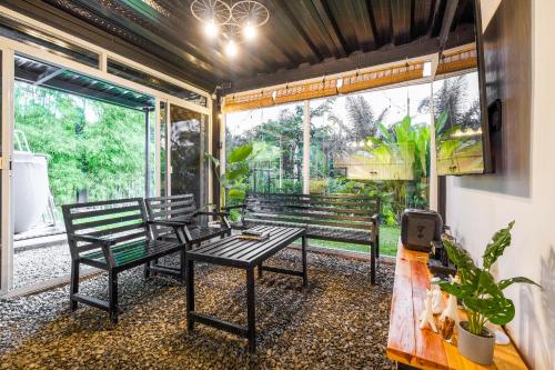 Μια τηλεόραση ή/και κέντρο ψυχαγωγίας στο Breathe Cabin