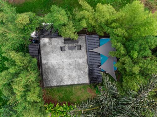 Κήπος έξω από το Breathe Cabin