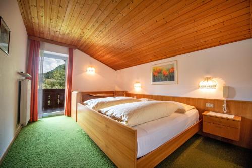 Postel nebo postele na pokoji v ubytování Alara Rooms