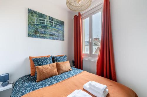 a bedroom with a bed and a window at Le Petit Monet - City center near train station in Vernon