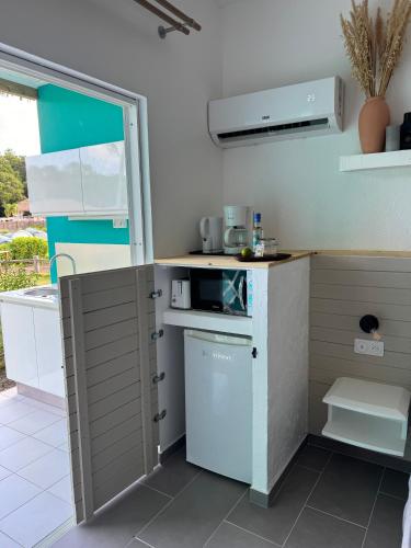 Dapur atau dapur kecil di Studio Kaz' Coco